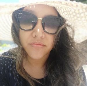 Meet your Posher, Monique